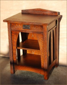 End table- really, I have no idea what graphic to put here, but isn't it purdy?